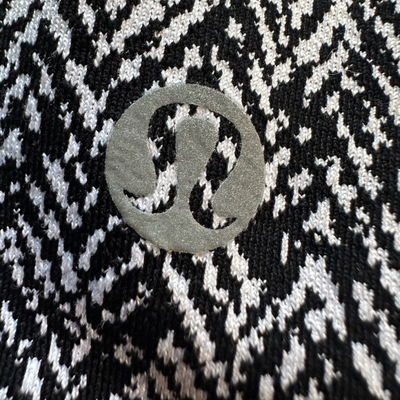 Lululemon Runderful Long Sleeve Size 10 Scattered Herringbone Black White - Picture 11 of 13